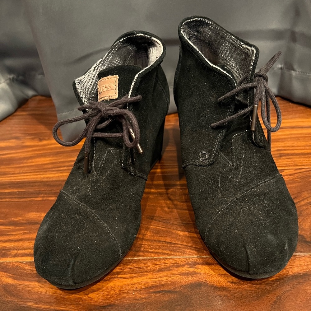 Tom’s black suede wedge bootie